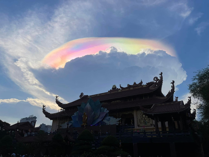 Một góc trời Sài Gòn ngay lúc này