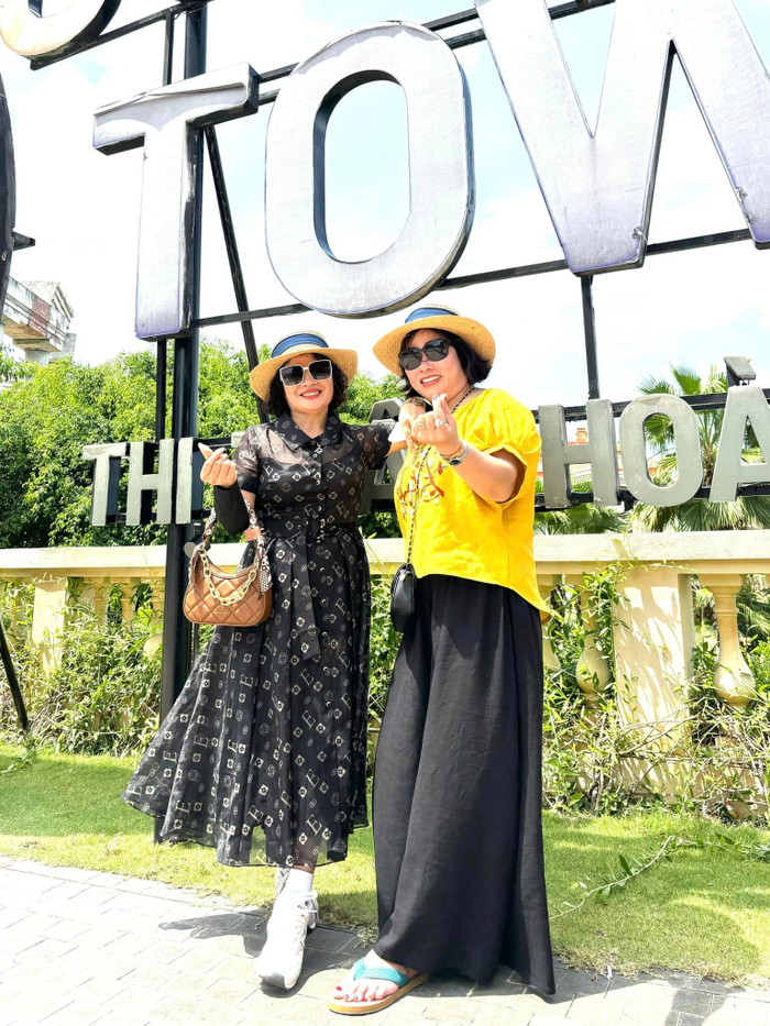 Cả hai đều gây ấn tượng mạnh khi thường xuyên diện hàng hiệu đắt đỏ. 