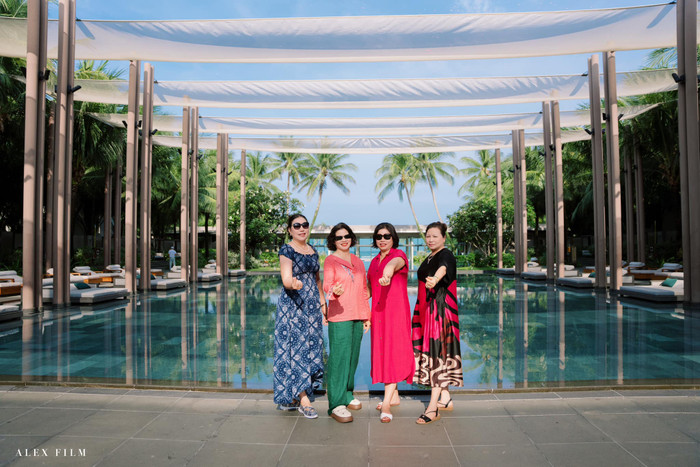 Cả hai bà sui được nhận xét xinh đẹp, trẻ trung hơn so với tuổi thật.