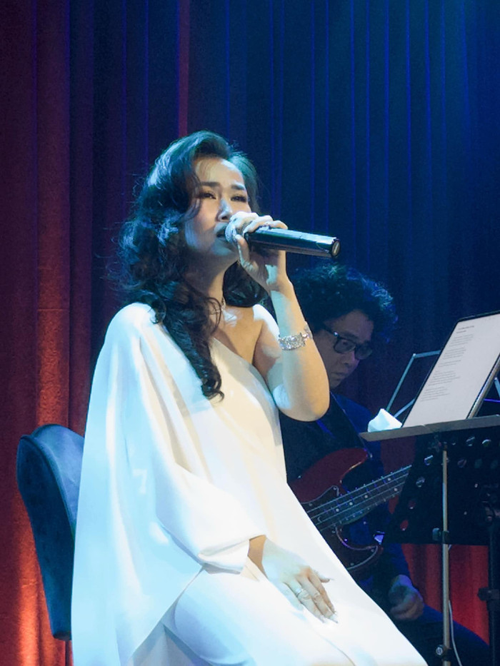 Mẹ bầu tràn đầy năng lượng vui tươi.