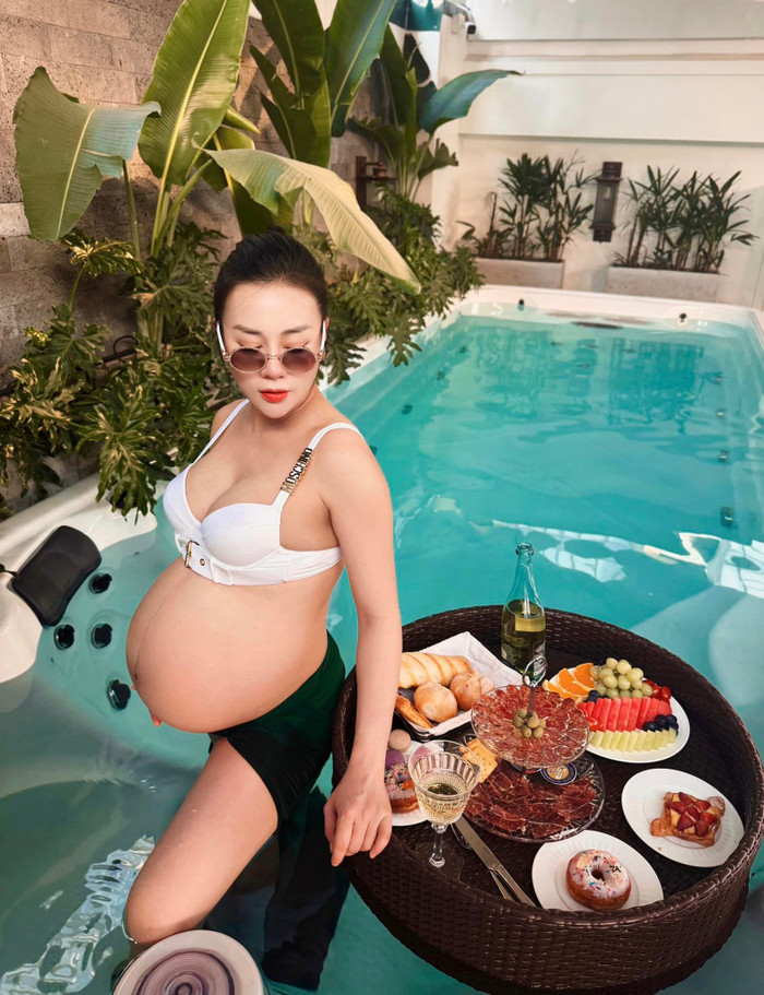 Nữ diễn viên sắp đón cặp song sinh tuổi Rồng.