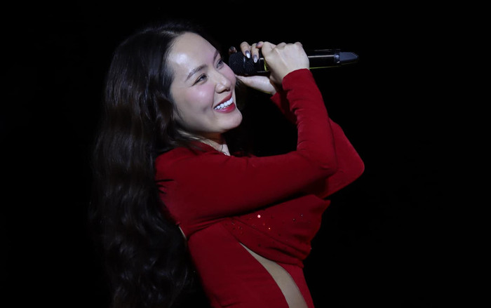 Đang hát thì micro bất ngờ bị tắt tiếng đột ngột, Phương Linh xử lý sự cố ra sao? Ảnh 2