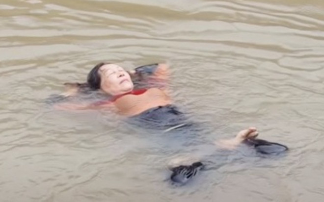 Người phụ nữ Sóc Trăng 15 năm không ăn cơm, nằm thiền trên mặt nước Ảnh 2