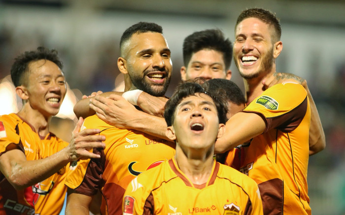 Thủ môn Bùi Tiến Dũng chơi xuất thần trong ngày LPB HAGL hoà Nam Định Ảnh 2