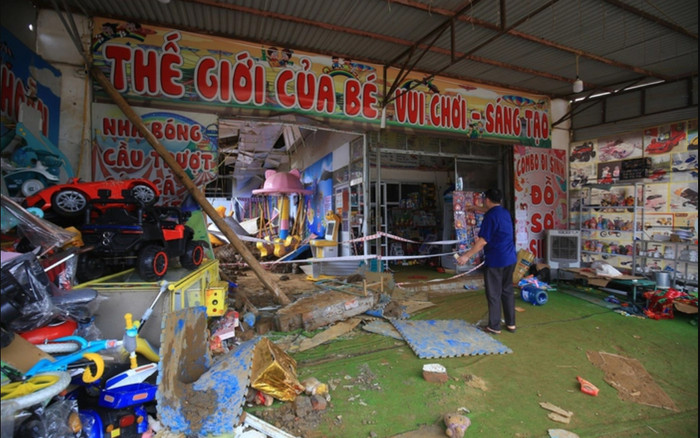 Vụ sạt lở làm 3 cháu nhỏ tử vong ở Hà Nội: Chủ nhà vừa bới lớp đất vừa gào khóc cứu con Ảnh 2