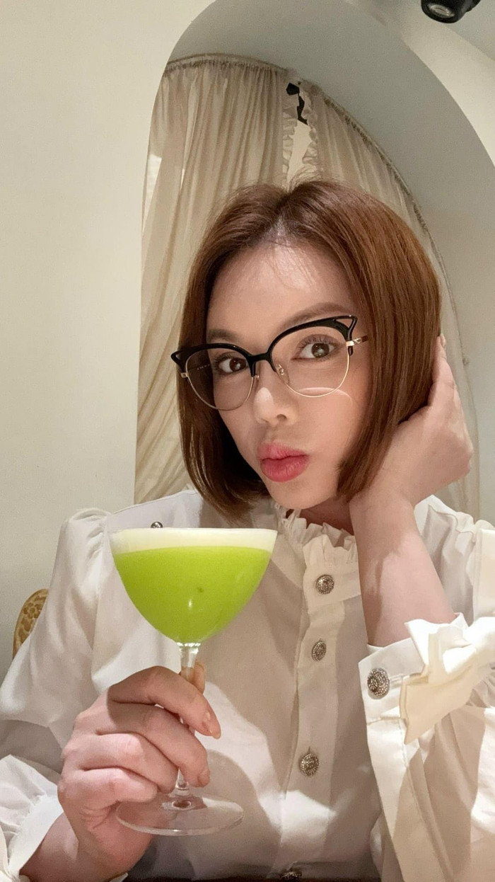 Lý Nhã Kỳ vẫn cập nhật hình ảnh đời thường nhưng không nhắc gì đến việc tham gia Liên hoan phim Cannes.