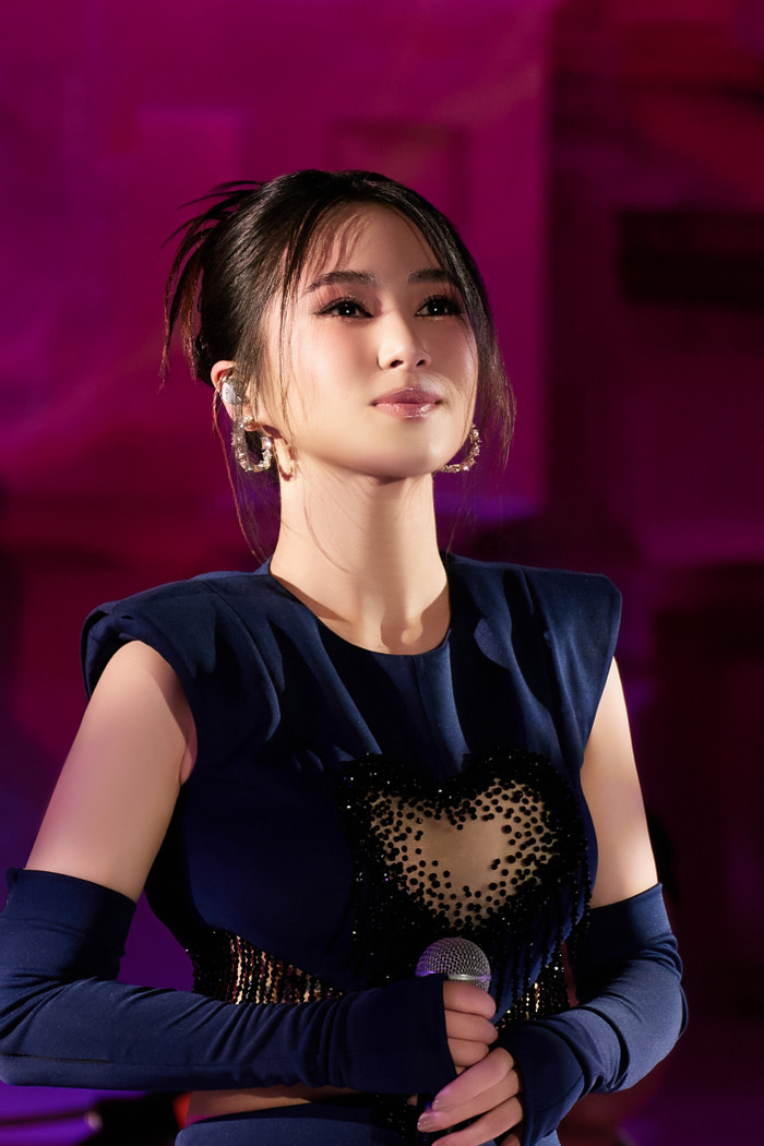 Hương Tràm khẳng định rằng ngay từ thời điểm bắt đầu đặt chân đi hát bản thân chưa bao giờ định vị mình là ai.