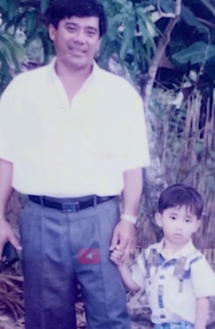 Tấm hình duy nhất của cha và anh trai, nhưng cũng vì thế, cô gái đã tìm thấy được anh của mình.