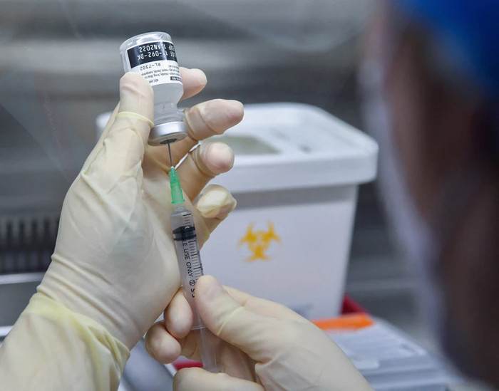 Vaccine phòng Covid-19 của Pfizer và BioNTech. (Ảnh: AFP/TTXVN)