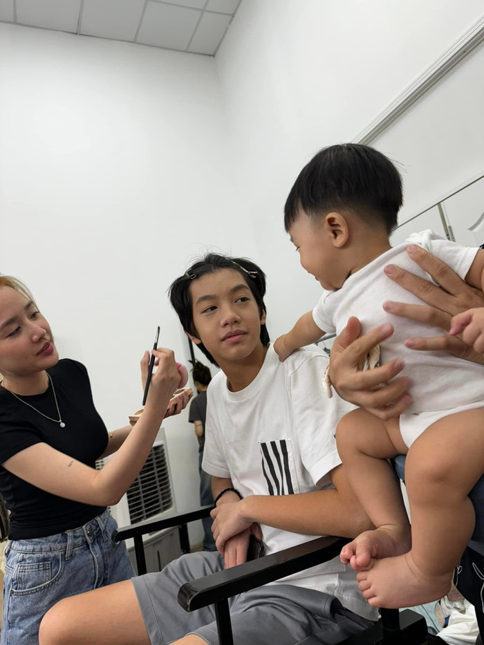 Có thể thấy làn da của Subeo khi nhìn cận trộm vía vô cùng hoàn hảo, không có bất kỳ một khiếm điểm nào. 