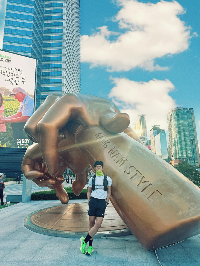 Vừa đến Hàn Quốc, Lâm Bảo Châu đã check in ảnh chạy bộ.