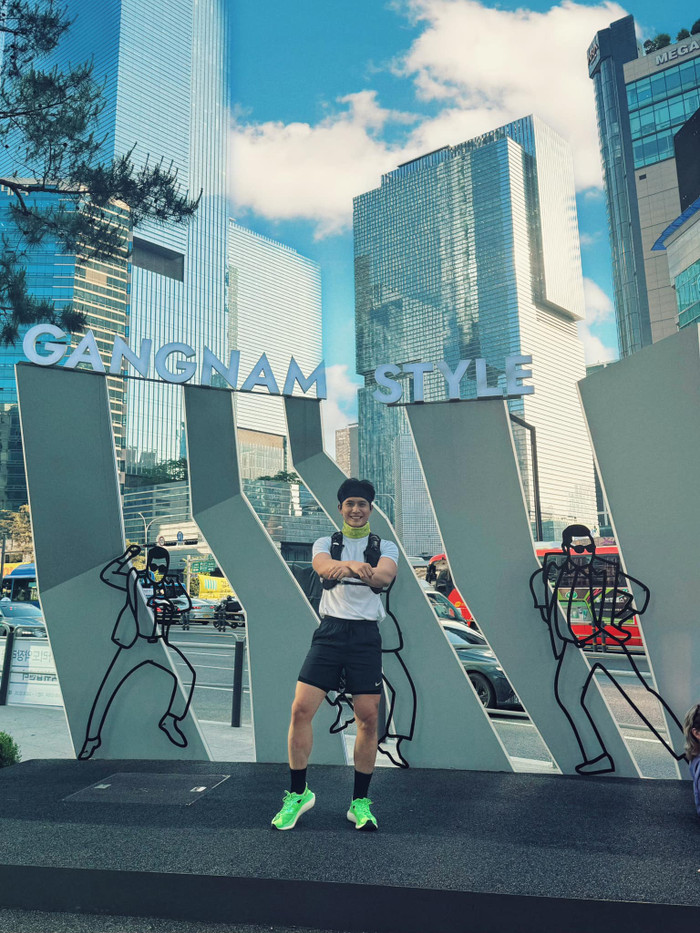 Bạn trai của Lệ Quyên có thói quen chạy bộ để rèn luyện sức khỏe.