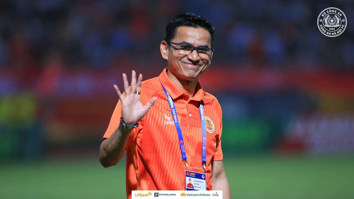 HLV Kiatisuk từ chức HLV trưởng CLB CAHN và người lên thay được dự đoán không xa lạ với người hâm mộ, đó có thể là Giám đốc kỹ thuật Trần Tiến Đại. Ảnh: CLB CAHN