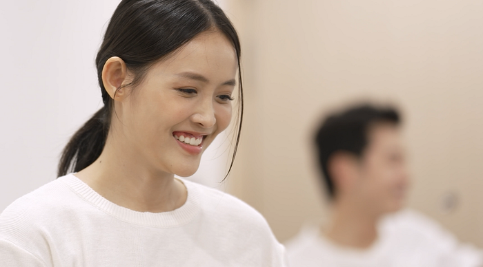 Trương Mỹ Nhân bất ngờ với món quà của chồng và con gái