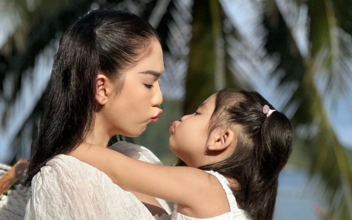 'Con gái' Ngọc Trinh sở hữu gương mặt giống hệt mẹ Ảnh 2