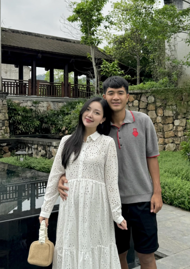 Nhan sắc của vợ cầu thủ xinh đẹp trong những ngày tháng mang thai.