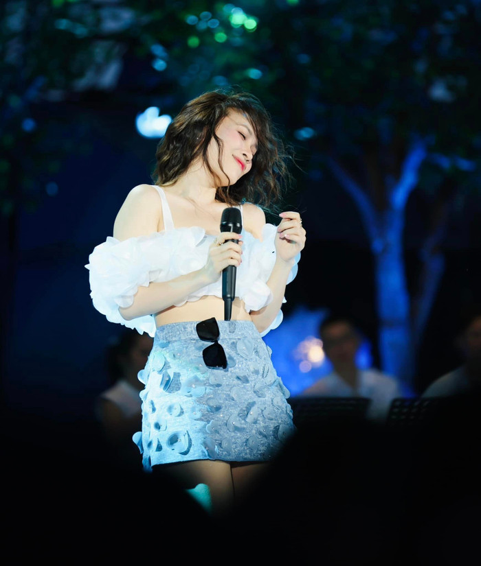 Một khán giả lớn tuổi có chia sẻ đặc biệt dành cho Mỹ Tâm, nữ ca sĩ nói gì? Ảnh 5