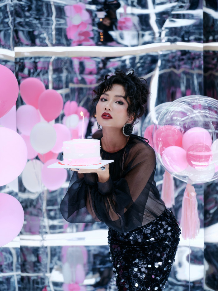 Trong năm nay cô tiếp tục dự án về rừng và thư viện cho các em học sinh vùng sâu vùng xa.