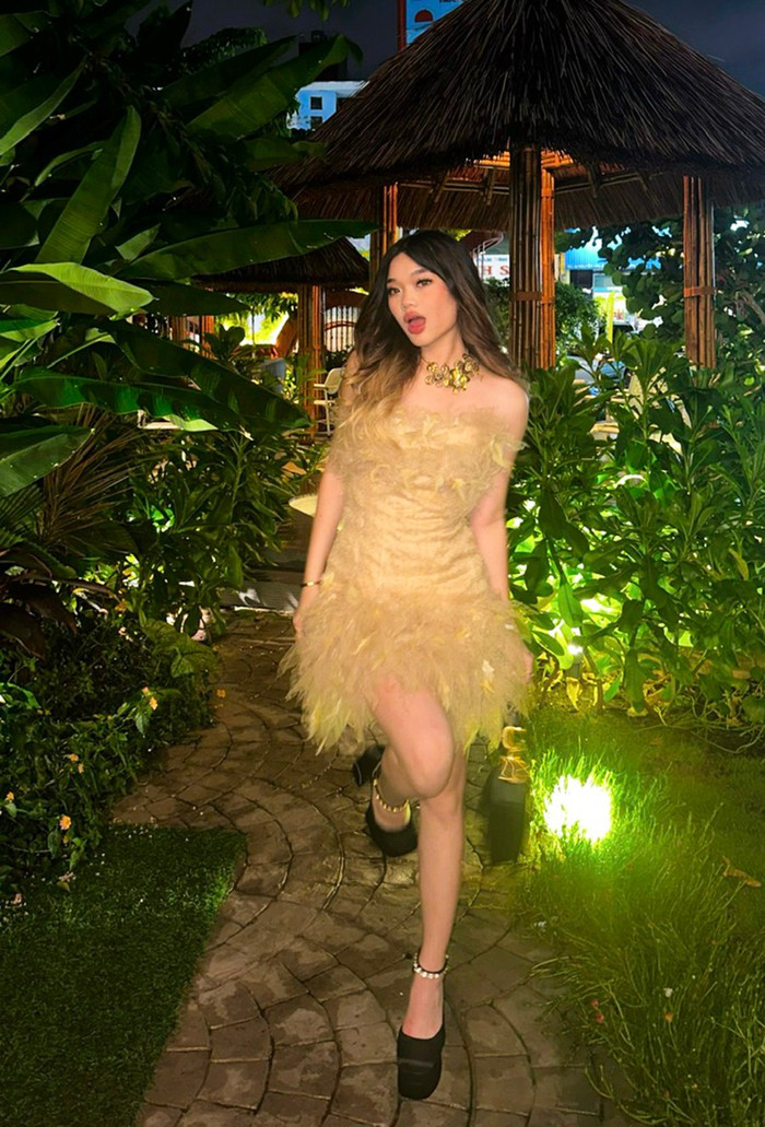 Sắc vóc nóng bỏng, lai Tây của con gái Mỹ Lệ ở tuổi 18 Ảnh 5