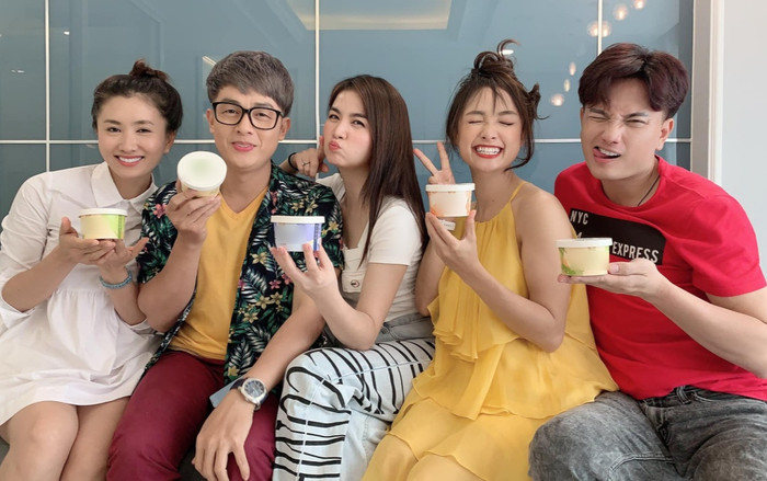 Dàn diễn viên 'Cổng mặt trời' tụ họp, 1 sao nữ đang mang thai con đầu lòng? Ảnh 2