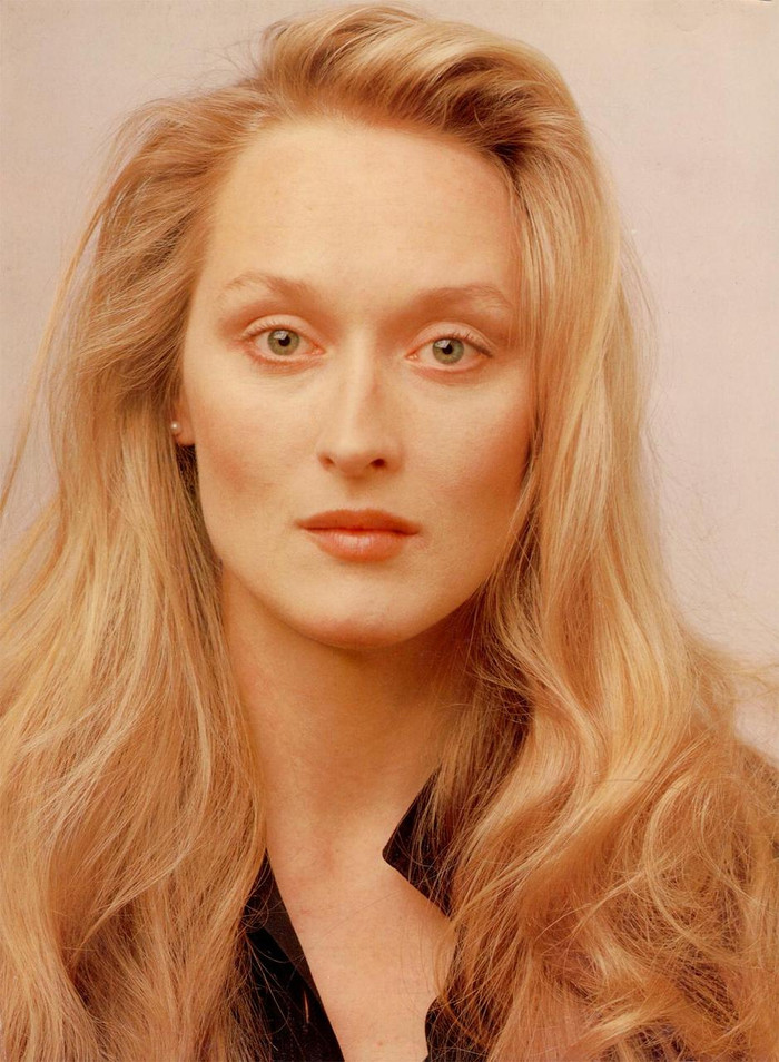Meryl Streep đưa nhan sắc lên tầm cao mới khi nhuộm vàng mái tóc đỏ.