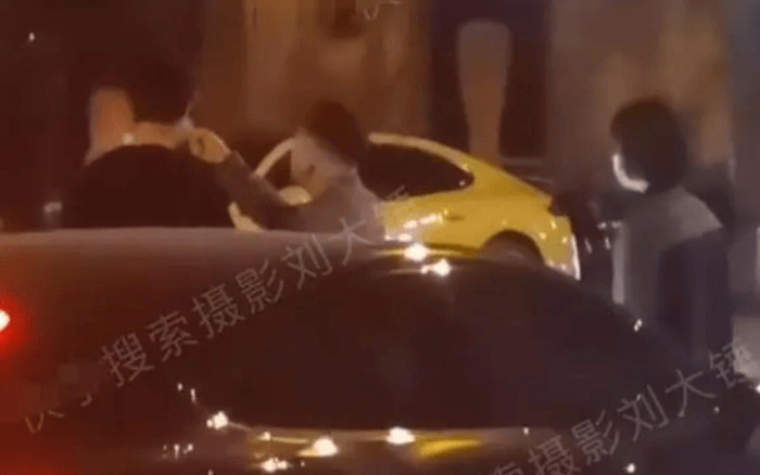 Cặp đôi đình đám gặp ồn ào: Đàng gái là diễn viên nổi tiếng, lớn hơn bạn trai 10 tuổi? Ảnh 2