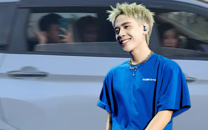 Khán giả bắt gặp xe Quang Hùng MasterD đang di chuyển trên đường, thái độ nam ca sĩ ra sao? Ảnh 2