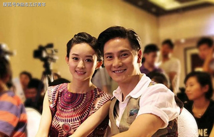 Đinh Tử Tuấn nâng đỡ Triệu Lệ Dĩnh không ít trong thời gian đầu mới vào nghề. Cả hai vẫn giữ mối quan hệ anh em thân thiết trong hơn 1 thập kỷ qua. 