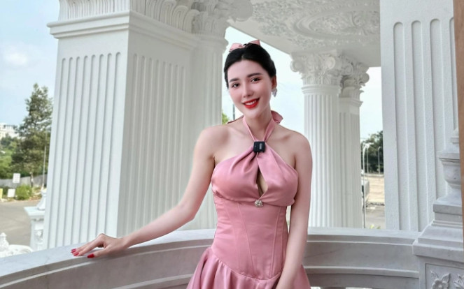 Nữ đại gia sở hữu lâu đài nguy nga ở Cần Thơ, đam mê sưu tầm siêu xe và hàng hiệu Ảnh 2