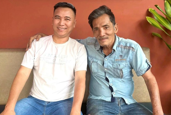 Nhạc sĩ Tô Hiếu chụp cùng nghệ sĩ Thương Tín.