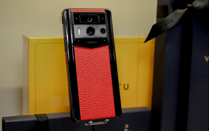 Không phải iPhone 15, dòng điện thoại hơn 100 triệu này mới đang là xu hướng của thị trường Ảnh 2