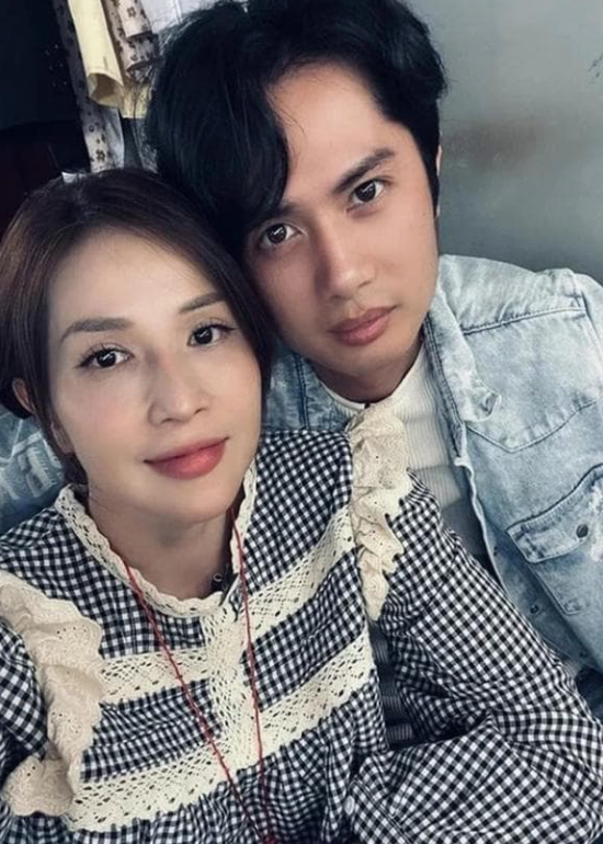 Nhiều lần vướng nghi vấn 'đường ai nấy đi', thế nhưng mối quan hệ giữa Khả Như và Huỳnh Phương vẫn đang hạnh phúc. 