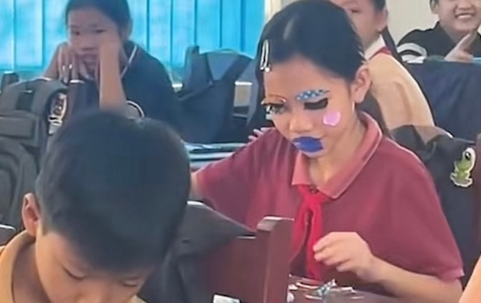 Make up sương sương đi học, nữ sinh khiến cô giáo mê ngay từ cái nhìn đầu tiên Ảnh 2