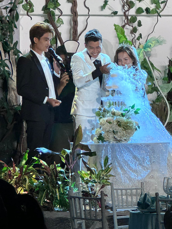 Mạc Văn Khoa - Cũng là người bạn thân của Bình Hưng đảm nhận vai trò MC.