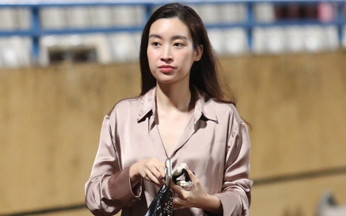 Đỗ Mỹ Linh bị hiểu lầm mặc đồ ngủ đi xem bóng đá Ảnh 2