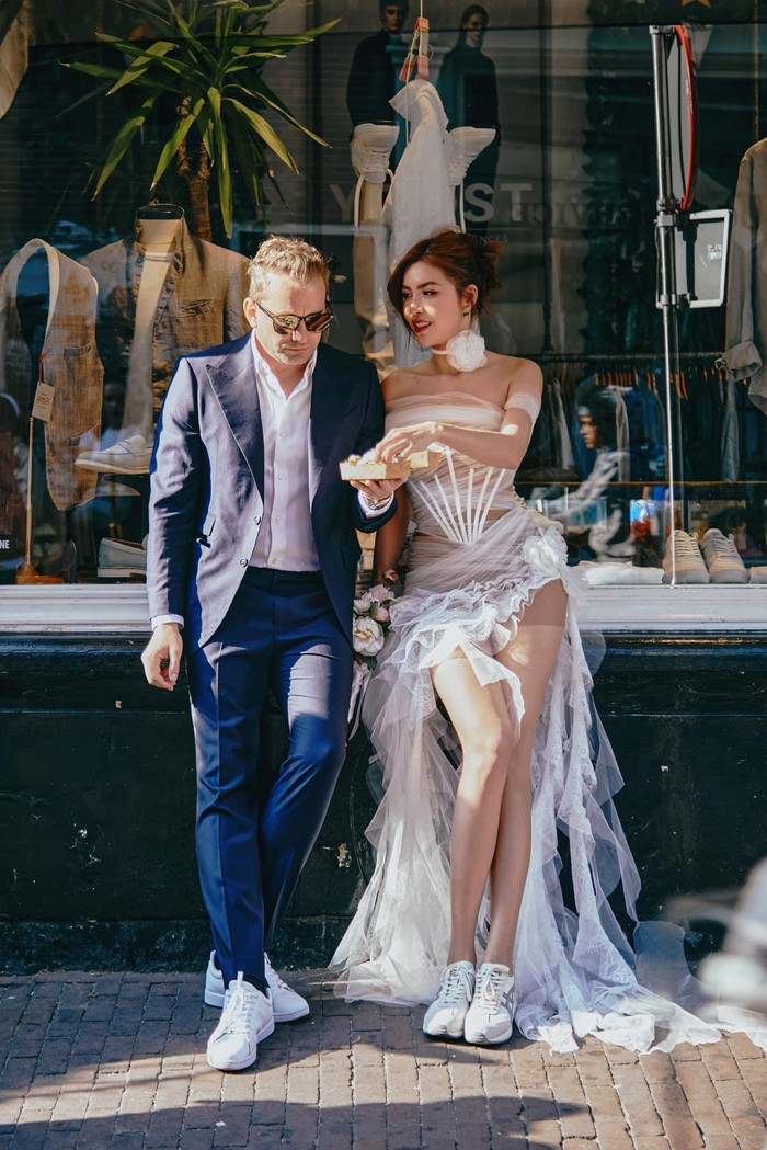 Ông xã Minh Tú là người tâm lý, tinh tế.