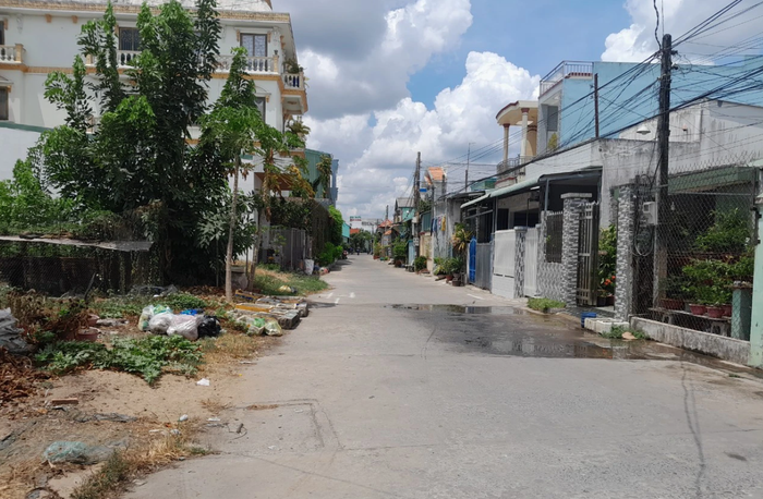 Con đường lô 2 khu vực Cầu Voi, xã Nhị Thành, huyện Thủ Thừa có nhiều người trúng số giải đặc biệt - Nguồn ảnh: Dân Việt.