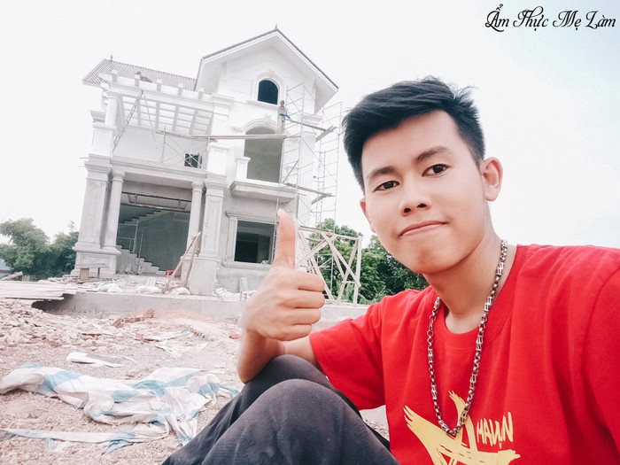 Chàng trai xây nhà tiền tỷ cho mẹ