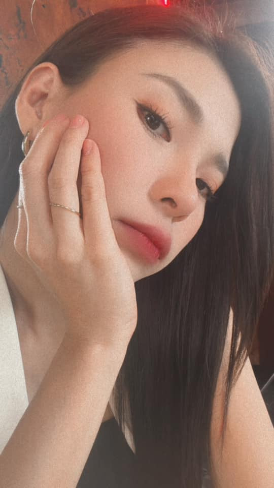Đăng ảnh than thở, Thúy Diễm bị đồng nghiệp chọc ghẹo.