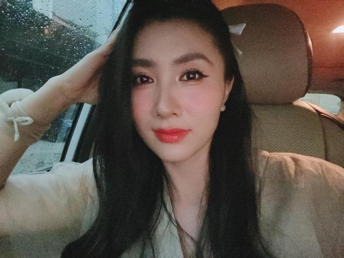 Nguyệt Ánh được nhận xét là vẫn giữ được nhan sắc trẻ trung khi ở tuổi 40. 