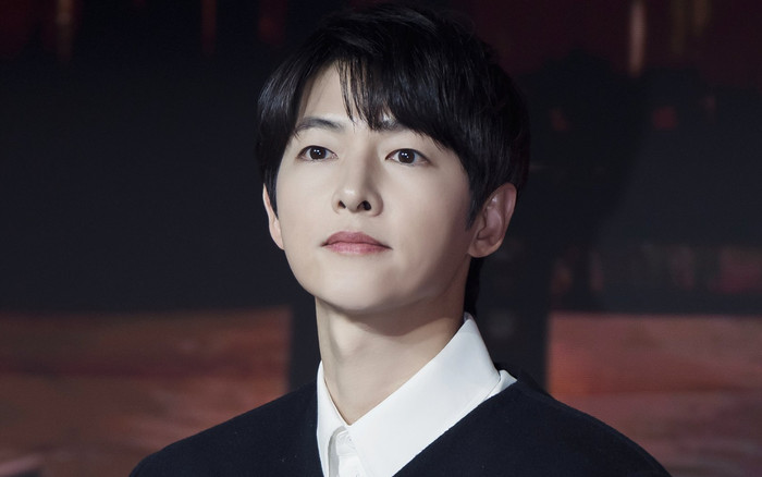 Song Joong Ki đưa vợ con đi chơi, dân tình chỉ chú ý đến hành động này Ảnh 2