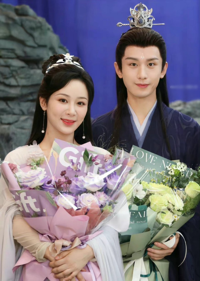 Sau khi đóng máy Trầm Vụn Hương Phai, Dương Tử đã quyết định dứt áo ra đi, không tiếp tục gia hạn hợp đồng với Hoan Thụy. Hiện tại, nữ diễn viên đã có studio riêng. 