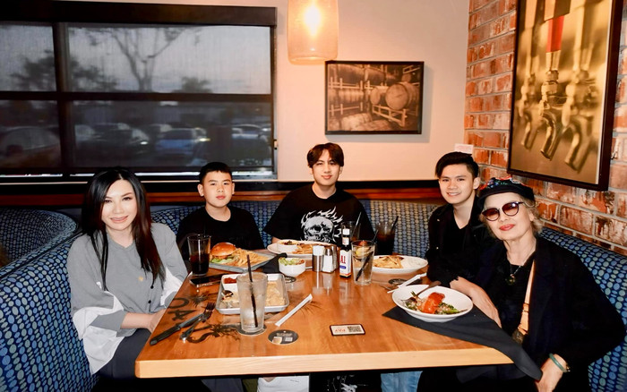 Mẹ Bằng Kiều đối xử ra sao với vợ cũ của con trai? Ảnh 2