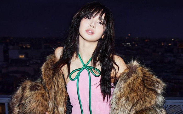 Lisa (BlackPink) sắp comeback solo, khách mời lần lượt tung 'hint' hợp tác? Ảnh 2