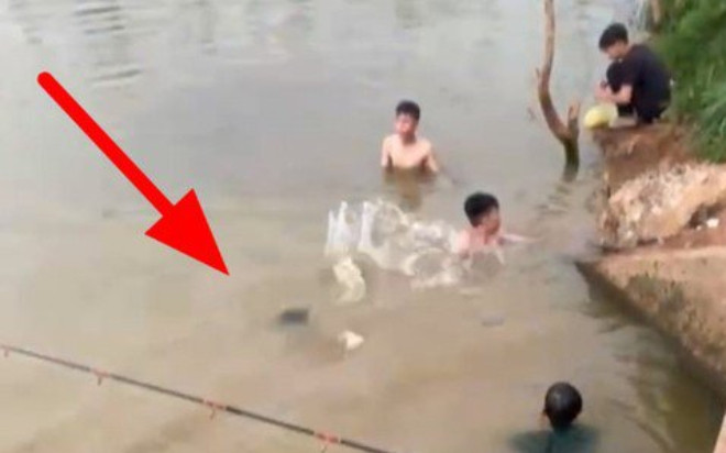 Thiếu niên bị đuối nước, nhóm bạn tắm cùng tưởng đùa nên tử vong Ảnh 2