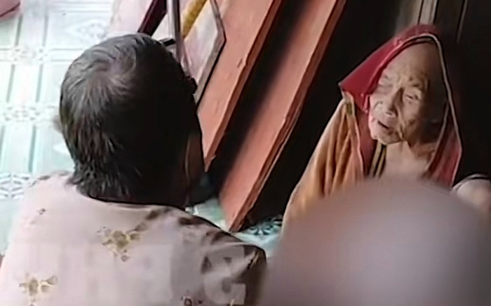 Con gái 85 tuổi về thăm mẹ già 106 tuổi và cái kết bị mẹ chê “nay già dữ vậy” Ảnh 2