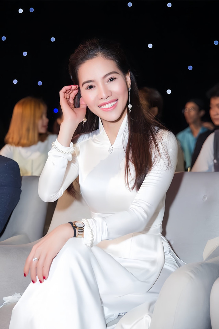 Thành công trở thành sinh viên năm nhất Khoa Thương mại Du lịch – Marketing tại Đại học Kinh tế TP.HCM, người con đất Cửu Long phải vừa học vừa đi làm để trang trải học phí. 