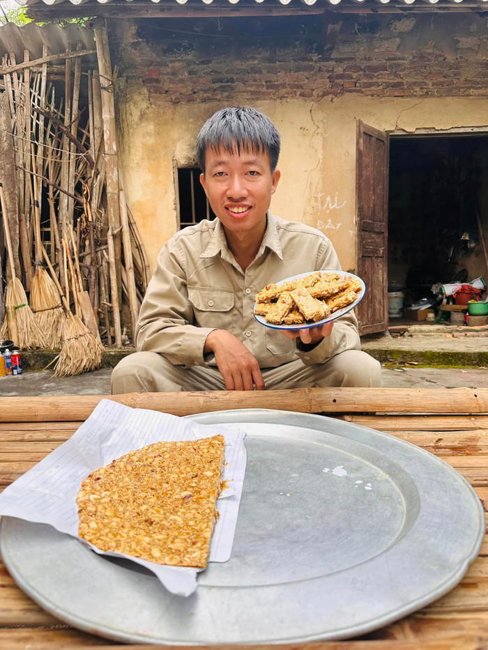 Về quê, Khánh chỉ quanh quẩn canh tác mấy nương lúa, vài sào hoa màu hay nuôi con gà con vịt