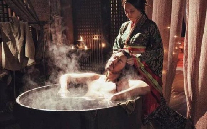 Không phải phi tần hay cung nữ, người sẽ phục vụ Hoàng đế tắm là ai? Ảnh 2