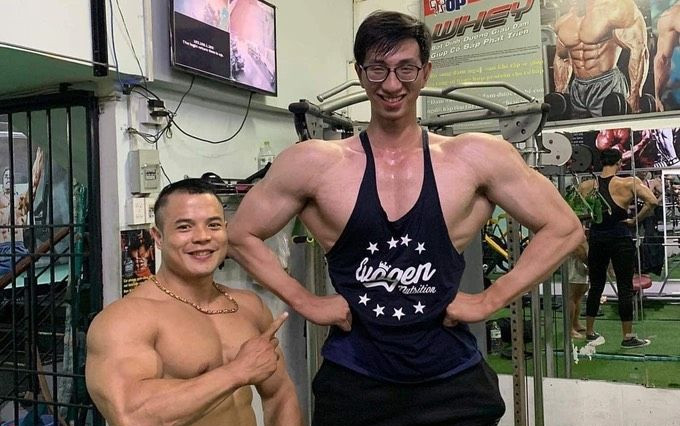 Hai anh em 'người khổng lồ' ở TP.HCM: Vượt qua thử thách, thay đổi cuộc sống bằng chiều cao phi thường Ảnh 2